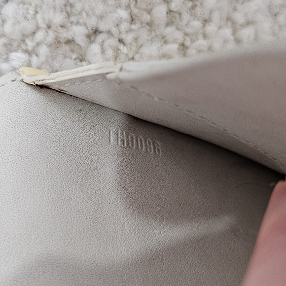 Louis Vuitton Yellow Vernis Pouch/ Wristlet - Picture 6 of 11